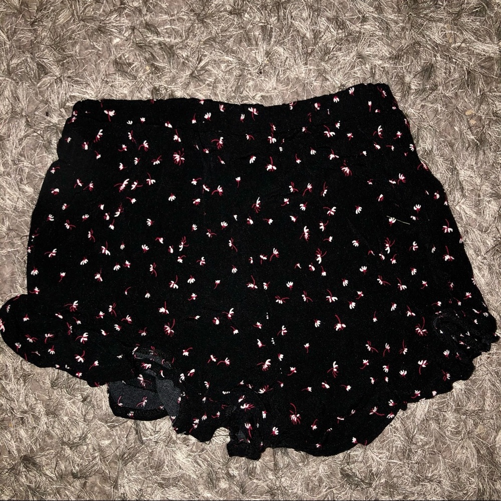 Black Floral Print Ruffle Shorts - Picture 2 of 3